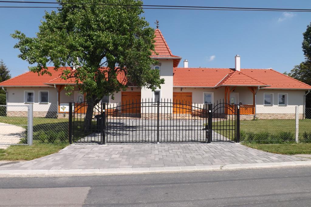 Nagybajcsi Koertefa Vendeghaz公寓 外观 照片